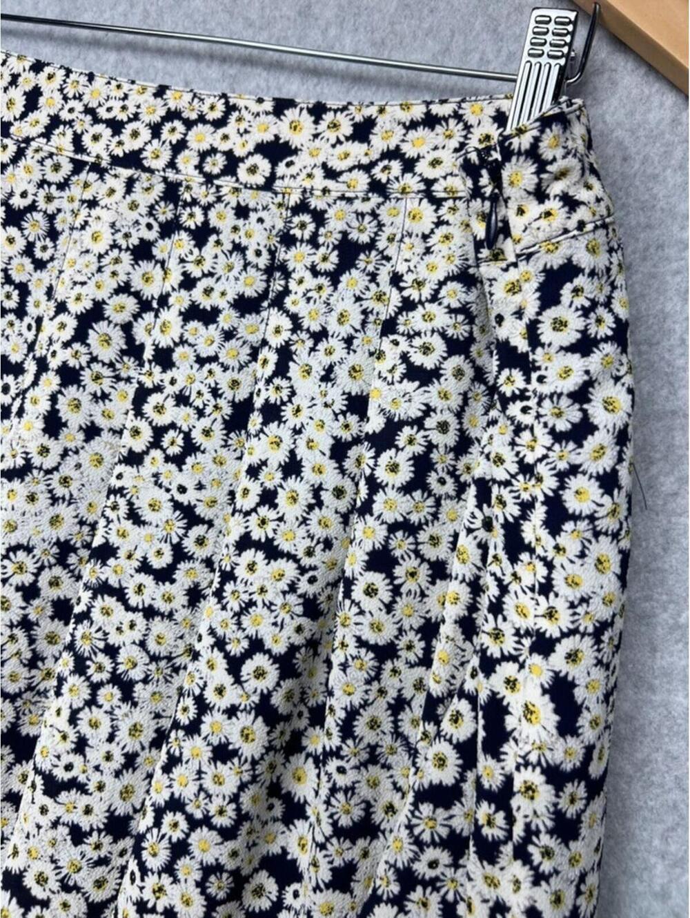 Talbots Petite 14P Daisy Floral Skirt Navy Old Money Coastal Grandma Aesthetic - Picture 9 of 10